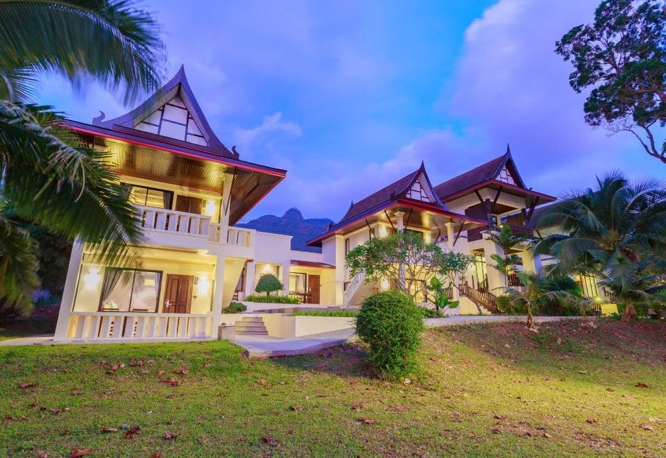Rooms and garden at Koh Chang Grandview Resort, warm tones by White Sand Beach