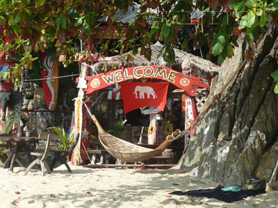 Seafront corner of Independent Bo's at the north end of White Sand Beach with rocks and clear water