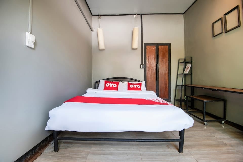 An air-conditioned room with a bed and en-suite bathroom at My Hostel, Koh Chang