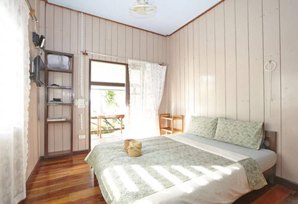 บรรยากาศสวนเขตร้อนและบังกะโลของ Big Dreams Resort ย่านบ้านง่ามโข่ เกาะกูด