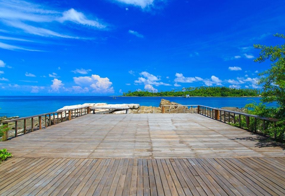 Pool villa and seafront swimming pool at Captain Hook Resort, Koh Kood