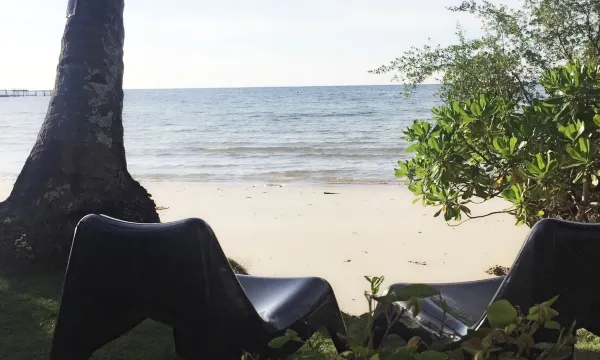 บังกะโลของ Dusita Resort เกาะกูด ตั้งอยู่ในสวนเขียวที่ดูแลเรียบร้อย