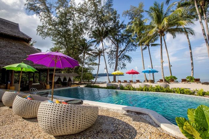 Outdoor pool and beachside common area at Tinkerbell Privacy Resort, Koh Kood