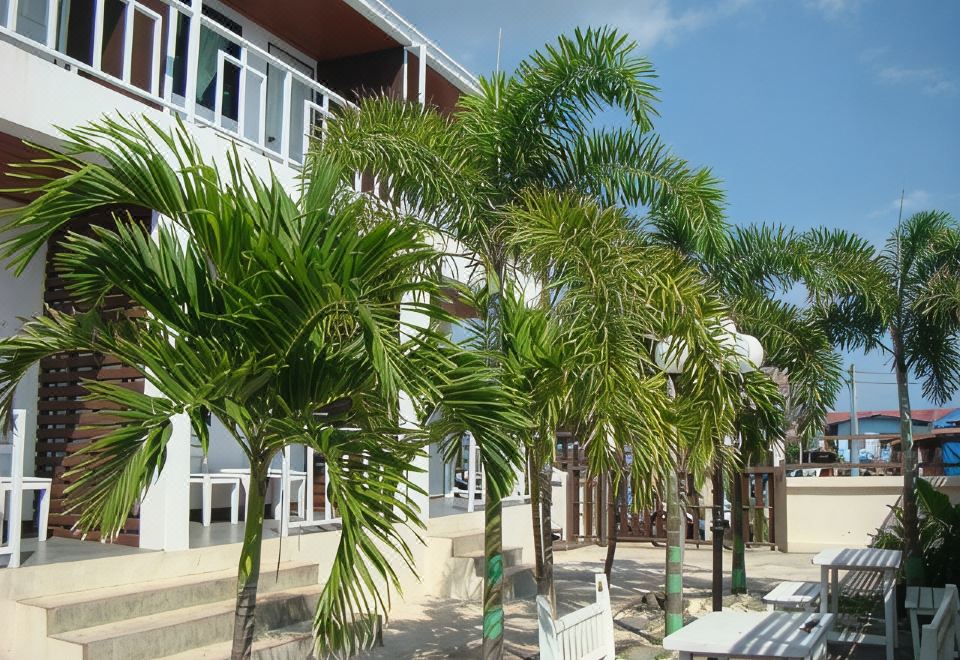 Room corner at Sea Beach Koh Larn 1 with a fridge and en-suite shower area