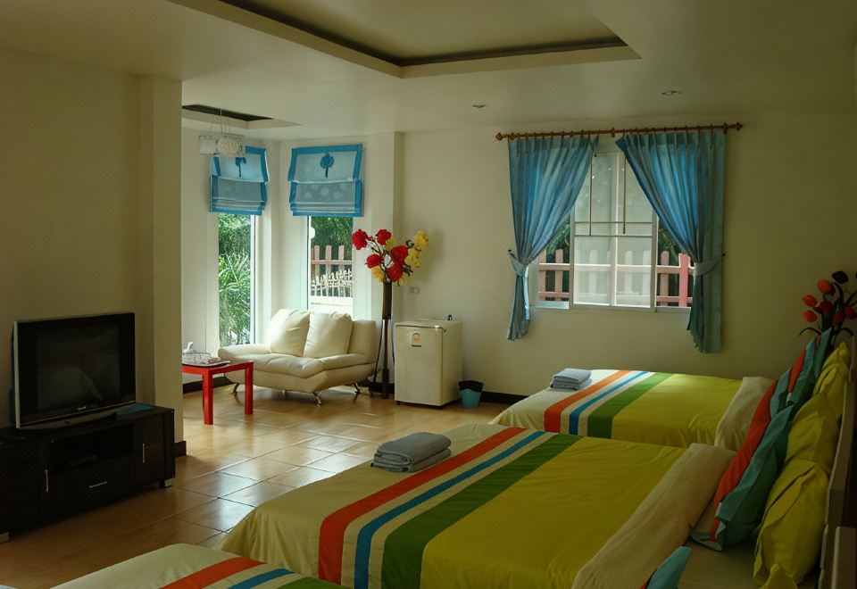 Building and front yard of Sea Beach Koh Larn 1 in Na Ban village, Koh Larn