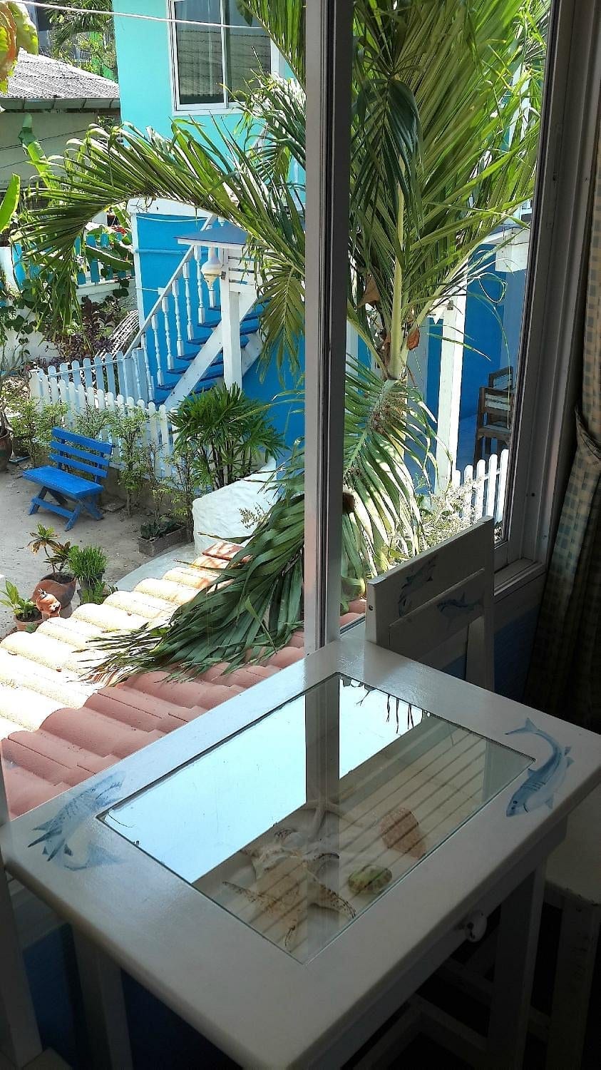 Overall look and garden of Sukkee Beach Resort right on Tawaen Beach, Koh Larn, Chon Buri