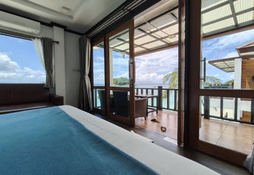 ห้องริมทะเลของ Cabana Lipe Beach Resort พร้อมระเบียงส่วนตัวมองออกไปเห็นหาดซันไรส์