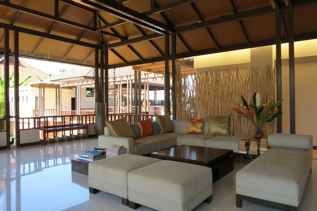 สระว่ายน้ำอินฟินิตี้ของ Islanda Resort มองออกทะเลอ่าวสวนใหญ่ เกาะหมาก