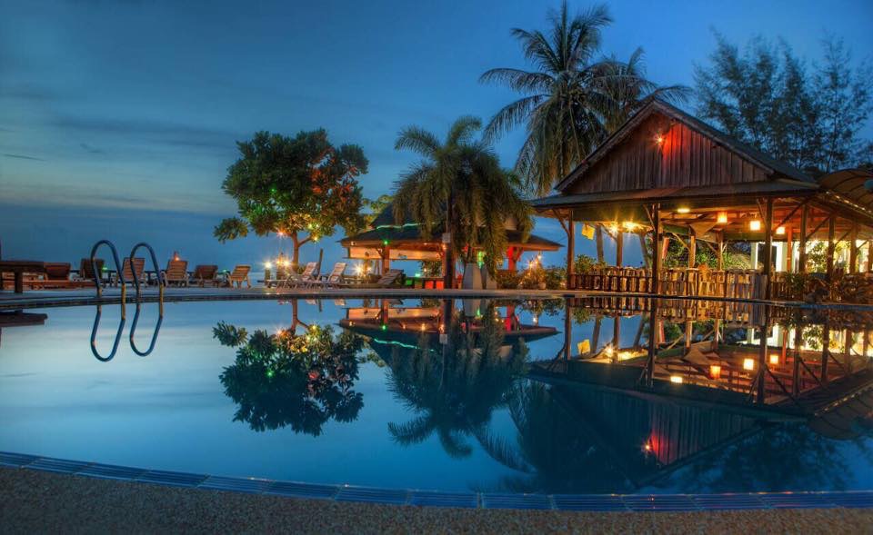 บังกะโลไม้ริมทรายของ Sandy Bay Bungalows ติดหาดยาว เกาะพะงัน