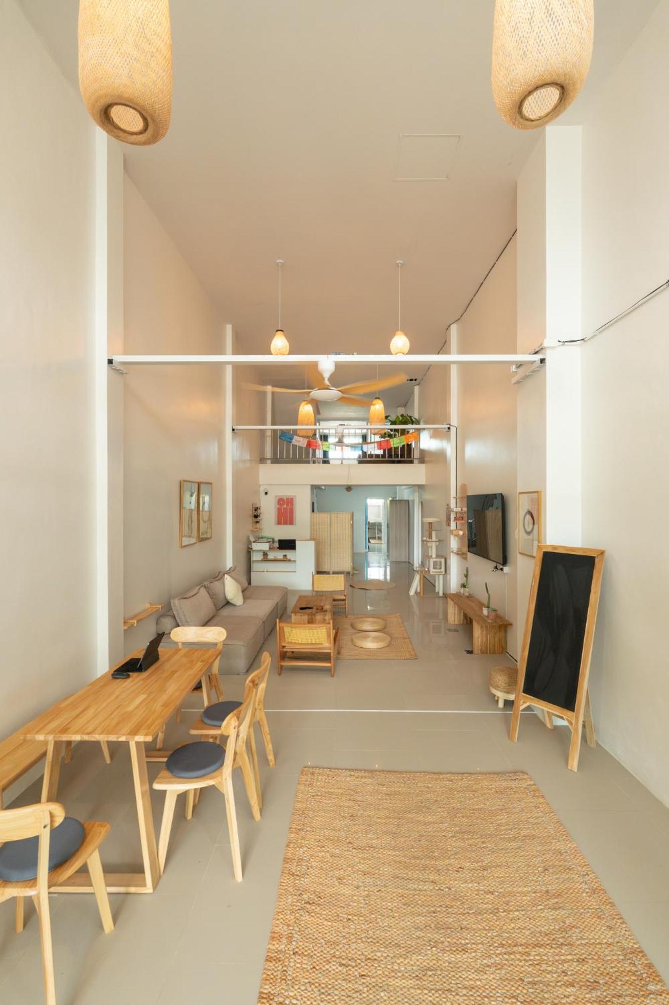 ห้องพักภายใน Tide & Tribe Hostel Phangan สะอาด แอร์เย็น ดีไซน์เรียบ
