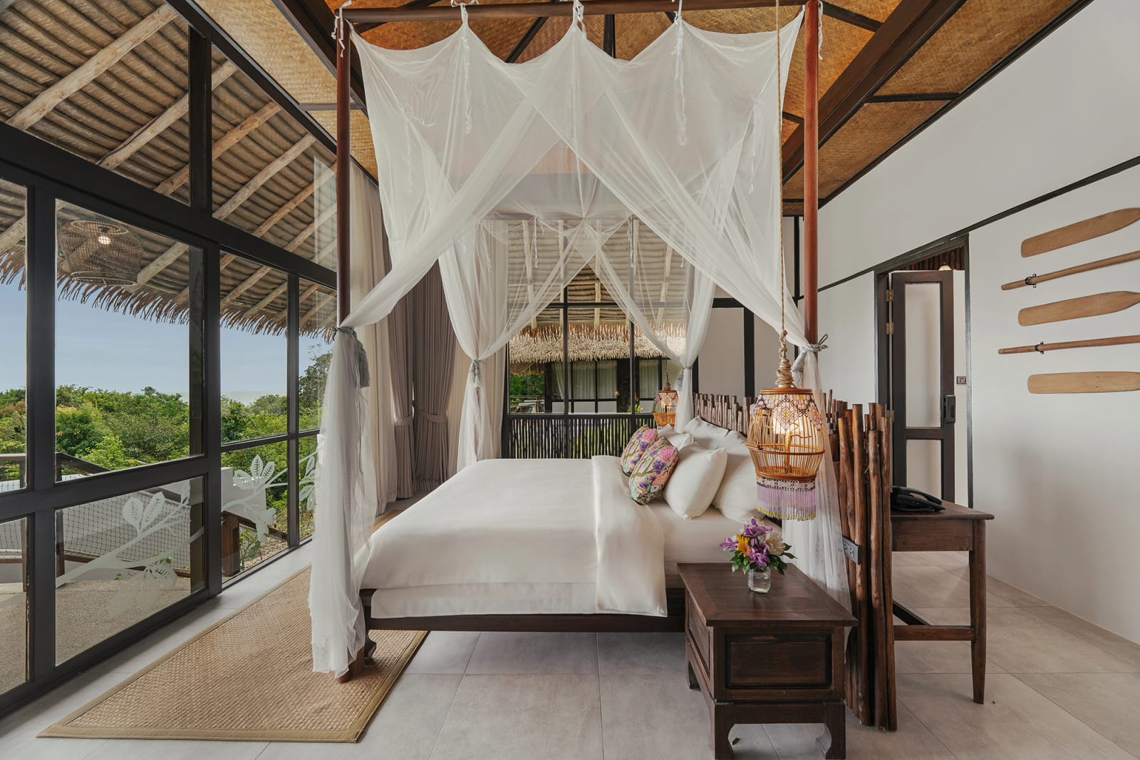 วิลล่าไทยโมเดิร์นของ Koh Yao Yai Village ตั้งอยู่ท่ามกลางป่าฝน
