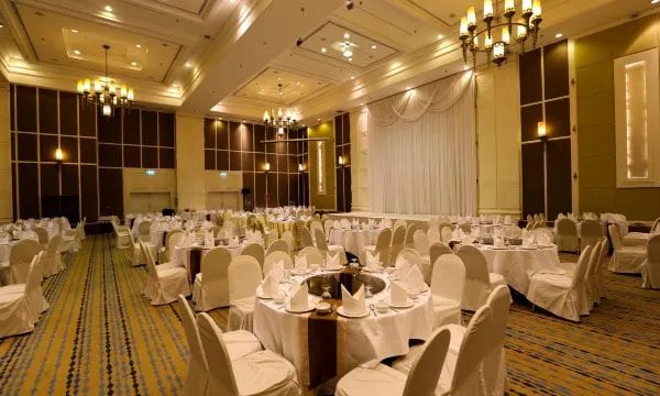 ห้องอาหารของ The Imperial Hotel and Convention Centre Korat ตกแต่งโทนอบอุ่น