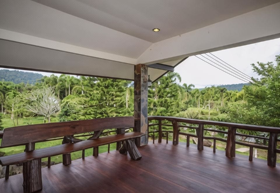 บ้านพักริมทะเลสาบของ Nicslongstay วังน้ำเขียว ท่ามกลางสวนและต้นไม้เขียวร่มรื่น
