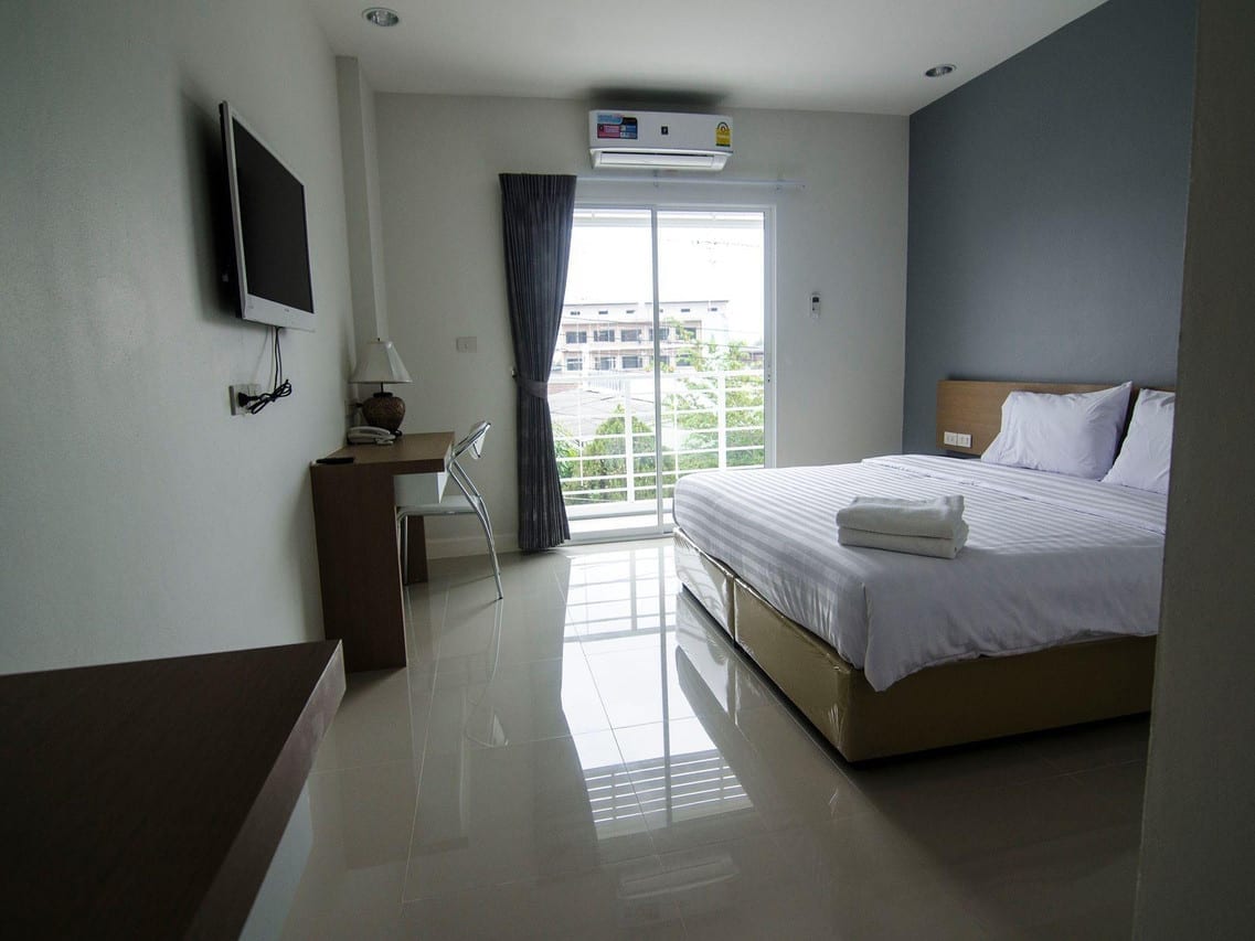 ห้องพัก U Place Korat ตกแต่งเรียบสะอาด เตียงนุ่ม โทนสบายตา