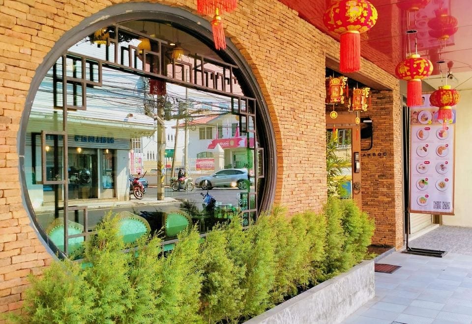 ห้องพักธีมเฉพาะตัวของ Urban-Bamboo ตกแต่งสร้างสรรค์พร้อมห้องน้ำในตัว