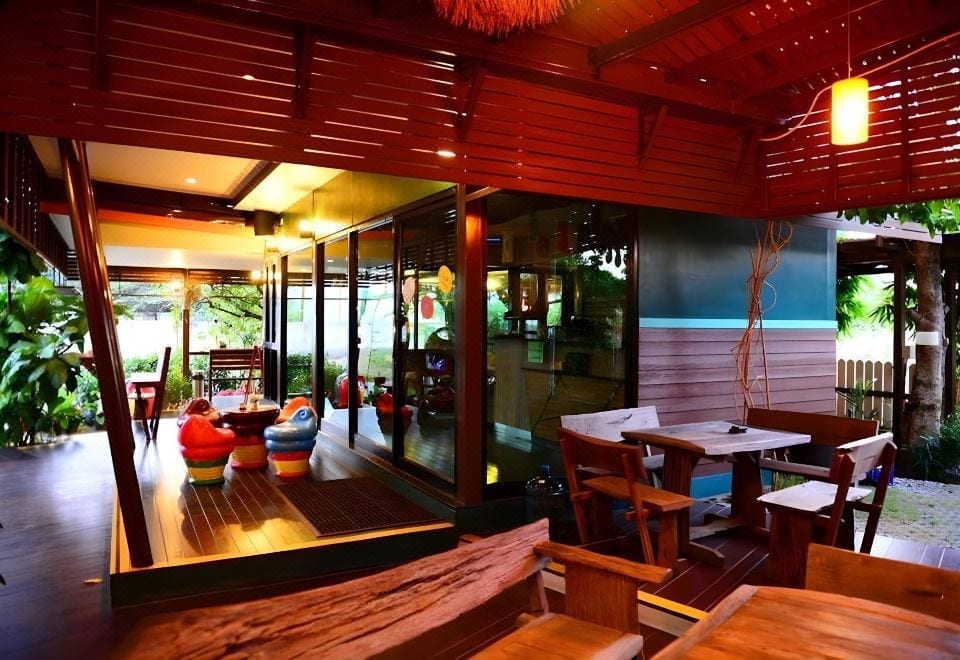 มุมสวนและพื้นที่ส่วนกลางของ U-Sabai Park Resort นครราชสีมา บรรยากาศร่มรื่นเงียบสงบ