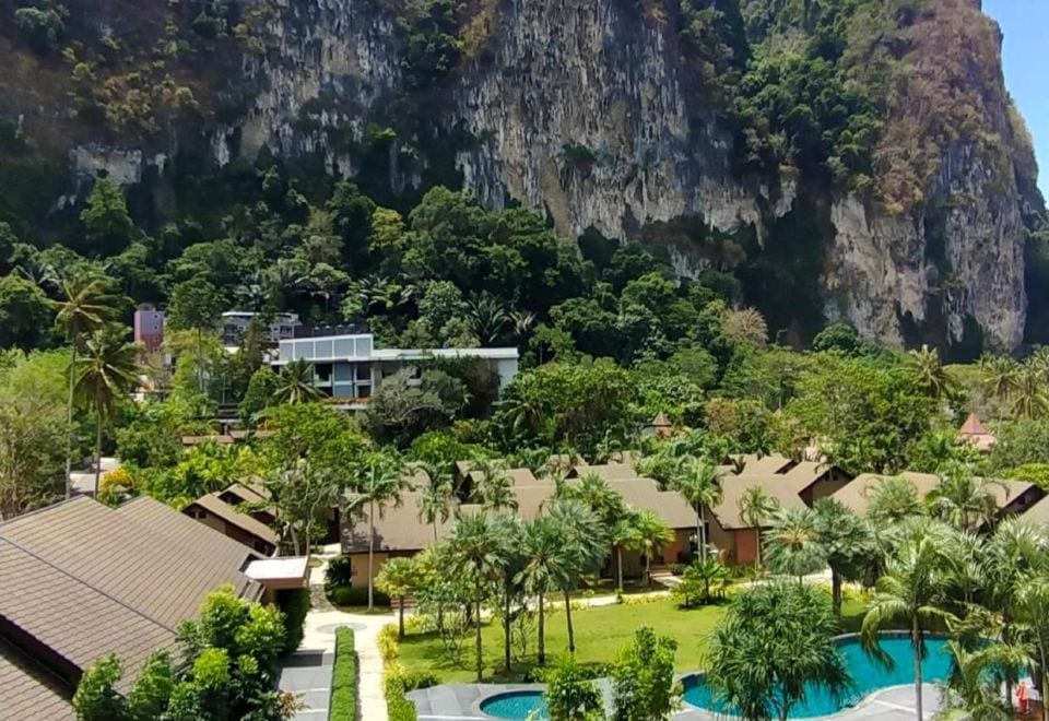 บรรยากาศรีสอร์ตบนเนินเขา Aonang Hill @ 11/1 ท่ามกลางสวนเขียวย่านอ่าวนาง กระบี่