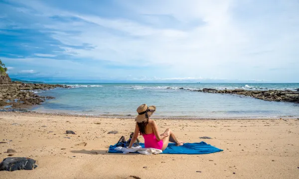 หาดส่วนตัวทรายขาวของ Avani+ Koh Lanta ปลายแหลมโละกวาง น้ำทะเลใส