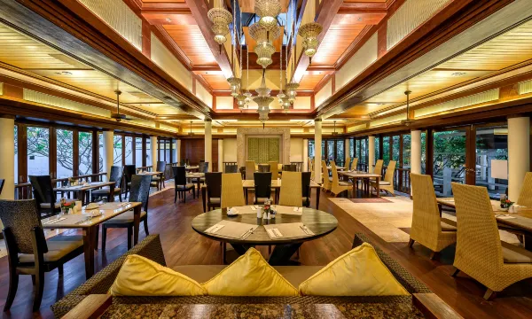ร้านอาหารริมทะเลของ Centara Grand Beach Resort & Villas Krabi บนอ่าวไผ่ปล้อง