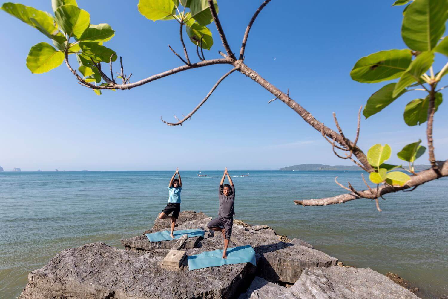 วิลล่าและบังกะโลสไตล์ไทยของ Krabi Resort กระจายในสวนร่มรื่น