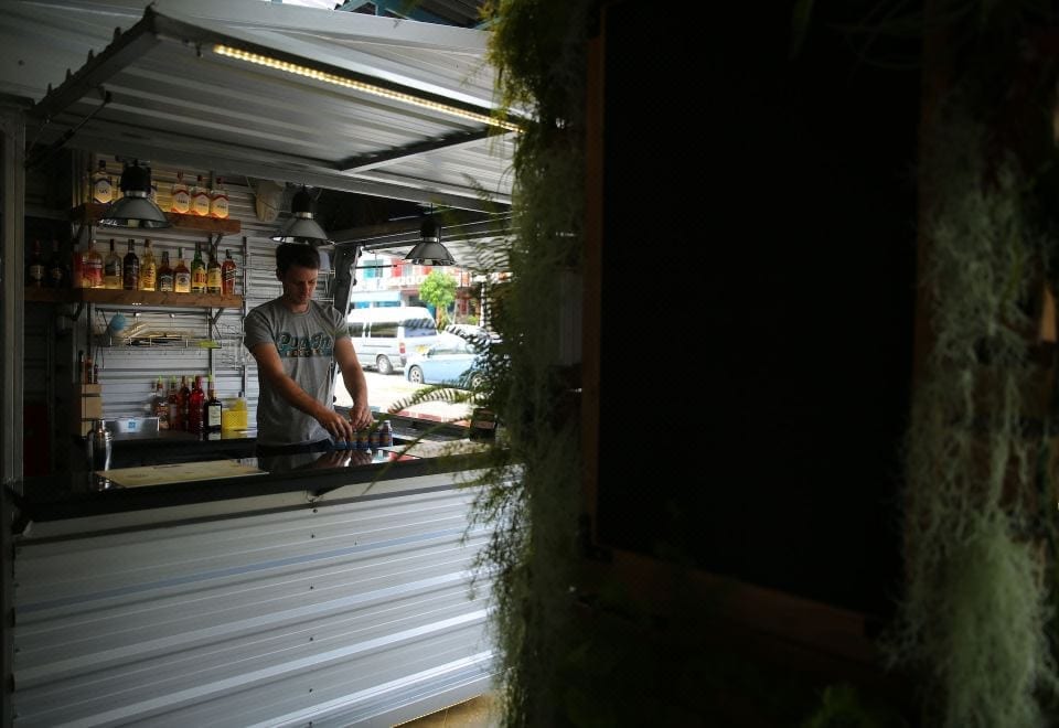 บรรยากาศภายใน Pop-In Hostel อ่าวนาง โทนสีสดใสสไตล์โฮสเทลแบ็กแพ็ก