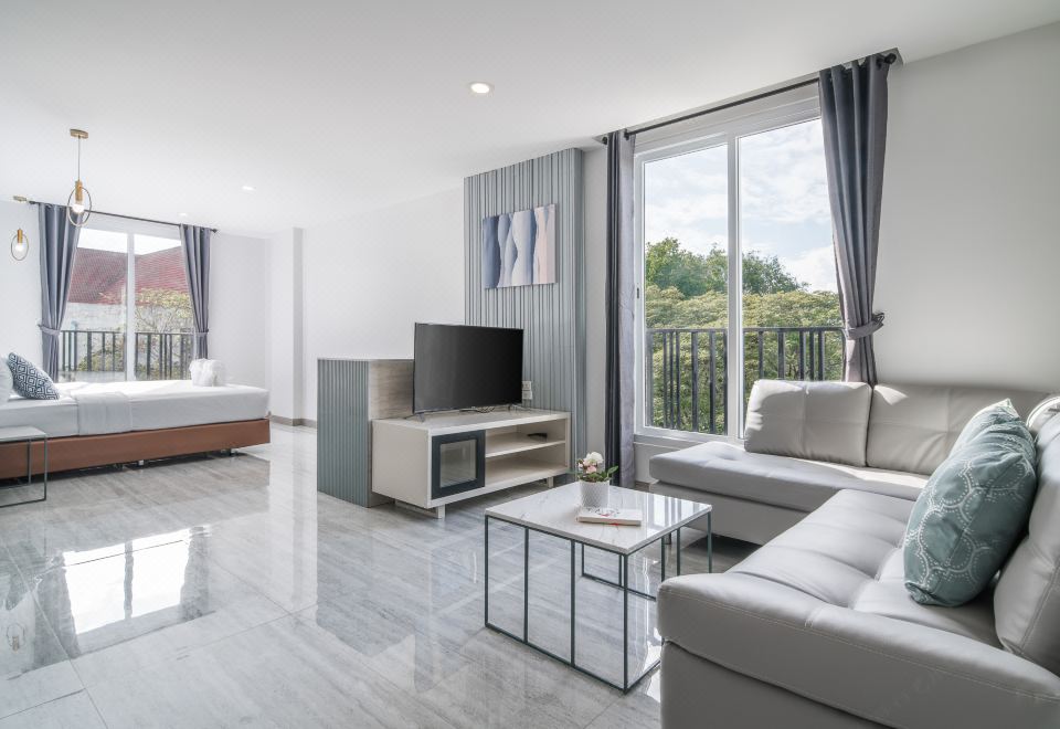 ห้องพักกว้างใหม่สะอาดของ Tree Thara Hotel ลำปาง โทนเรียบทันสมัย