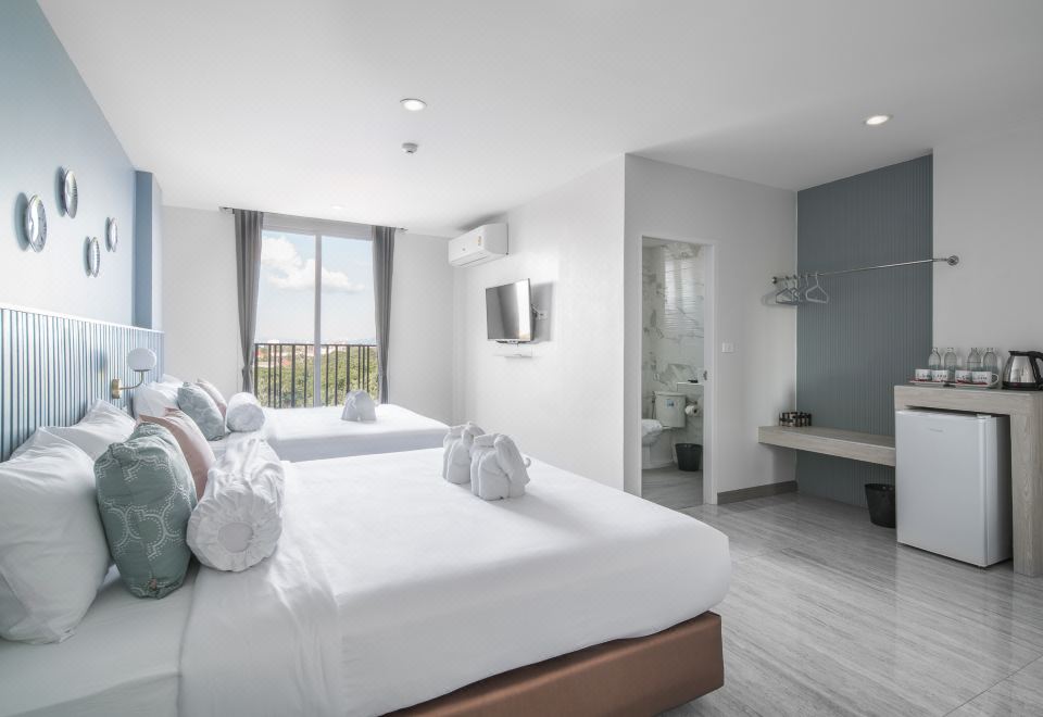 พื้นที่ส่วนกลางและสวนของ Tree Thara Hotel ริมถนนซุปเปอร์ไฮเวย์ ลำปาง
