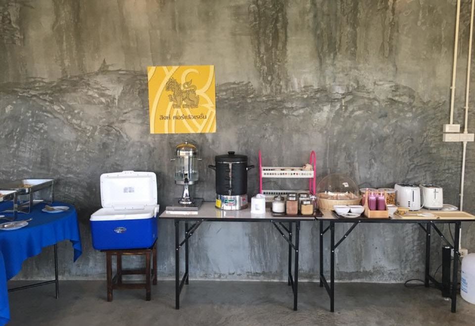 มุมระเบียงและวิวทุ่งนาของ Lampang Vintage ย่านพระบาท ลำปาง