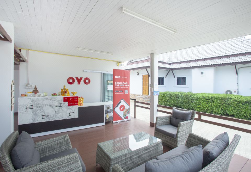 มุมห้องพักพร้อมตู้เย็นและสิ่งอำนวยความสะดวกของ Loft House Homestay