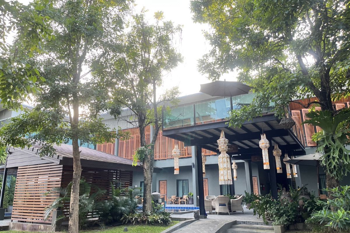อาคารและสวนของ Look at Home Lamphun บรรยากาศบ้านสวนเงียบสงบ