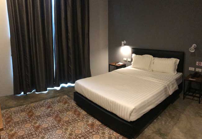 ห้องทวินของ Nornlamphun Boutique Hotel กว้างสะอาด แสงธรรมชาติ