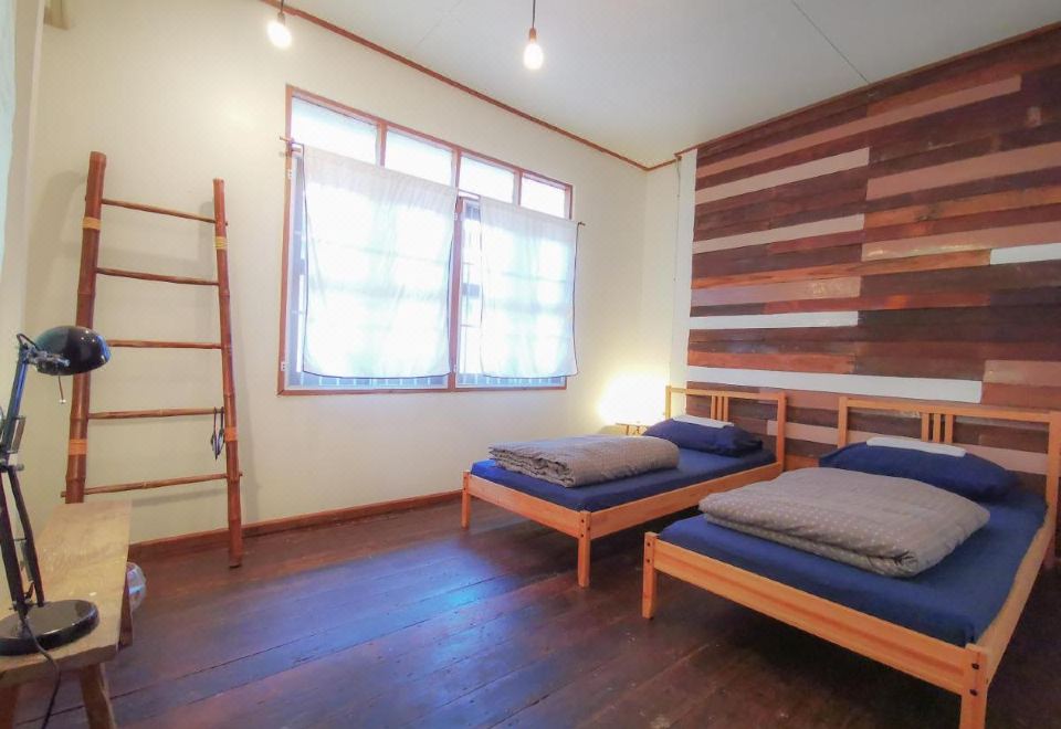 Pickbaan Hostel & Cafe