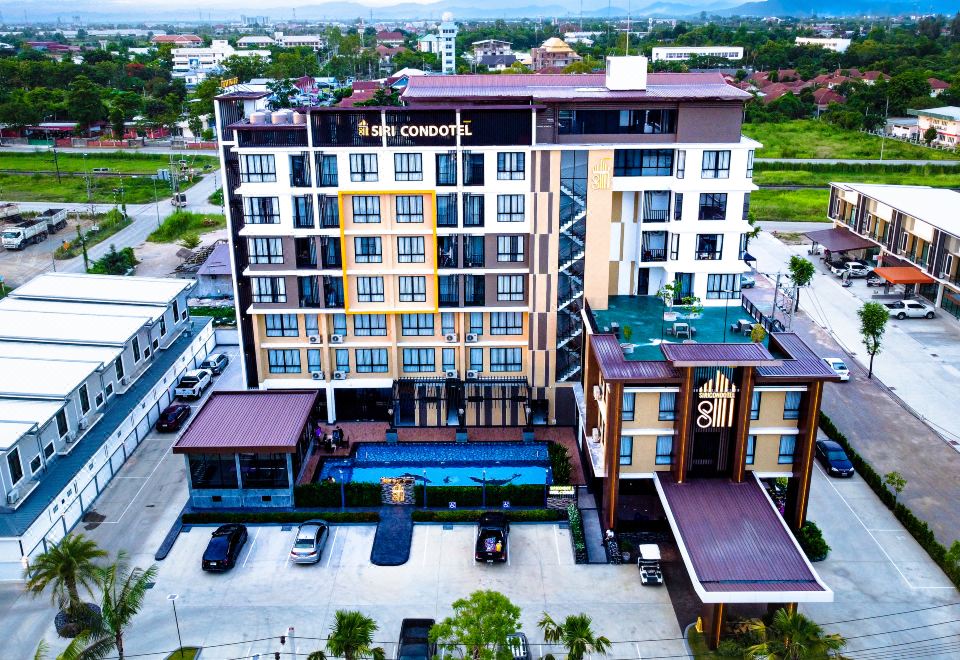 ห้องดีลักซ์ของ Siri Hotel Lumphun เตียงนุ่ม โทนสว่างสะอาดตา
