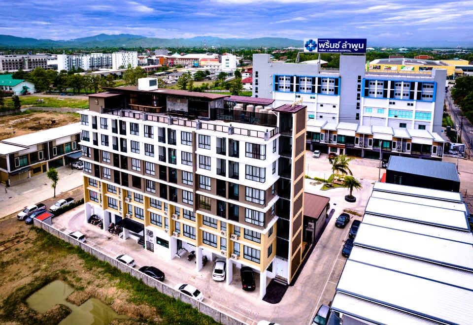 มุมพักผ่อนและพื้นที่ส่วนกลางของ Siri Hotel Lumphun ลำพูน