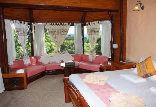ห้องพักโครงไม้สักของ Phu Pha Nam Resort ด่านซ้าย โทนอบอุ่นสไตล์ไทยประยุกต์