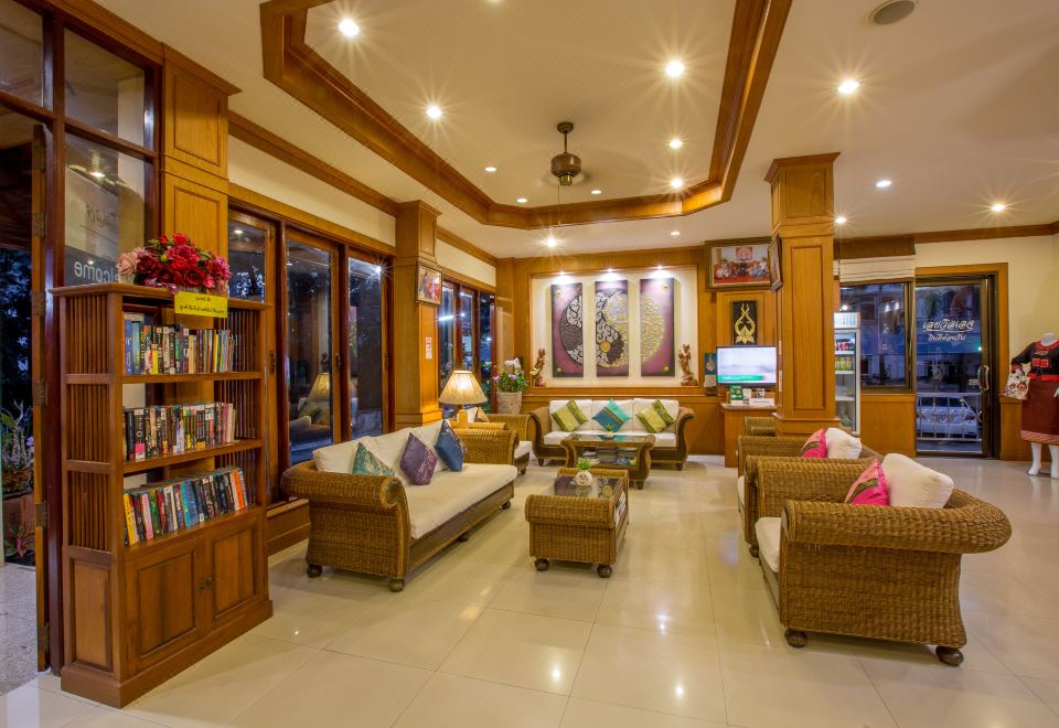 บรรยากาศห้องพักและมุมพักผ่อนของ Loei Village Hotel เมืองเลย