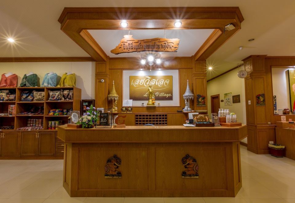 พื้นที่ส่วนกลางและงานตกแต่งภายในของ Loei Village Hotel กลางเมืองเลย