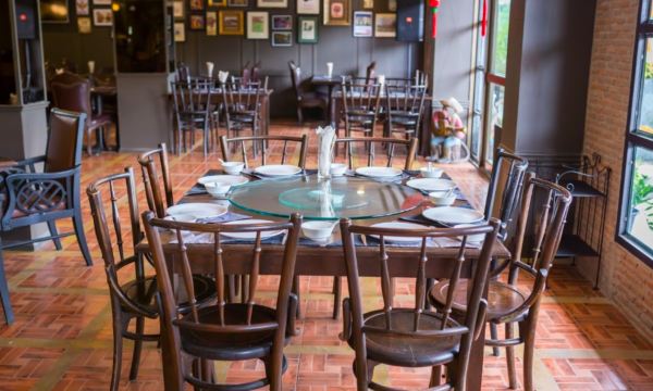 ร้านอาหารและพื้นที่ส่วนกลางของ Lopburi Inn Hotel ย่านท่าหิน ลพบุรี