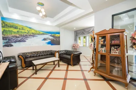 ห้องพักรีโนเวทใหม่ของ Top Inn Hotel มหาสารคาม เตียงนุ่มและโทนสีเรียบสะอาด