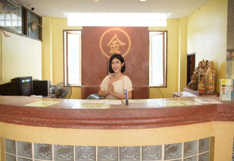 ห้องพักของ Kim Jek Cin 2 Hotel มุกดาหาร เตียงเรียบง่าย สะอาดตา