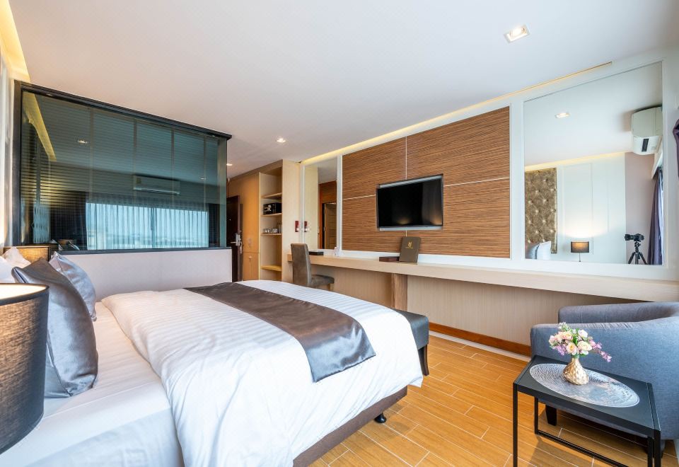 ห้องพักของ Hotel Muq มุกดาหาร ห้องกว้าง เตียงนุ่ม ตกแต่งเรียบสะอาด