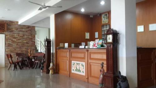 ห้องน้ำในตัวพร้อมเครื่องทำน้ำอุ่นของ SC Residence Mukdahan