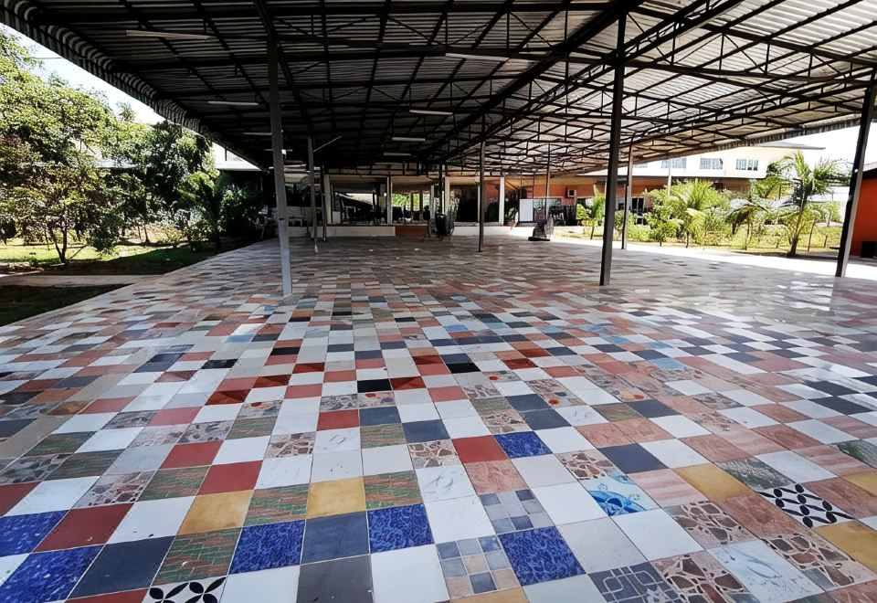 ห้องพักปรับอากาศของอาร์มทอง รีสอร์ท ใหม่ สะอาด เตียงใหญ่