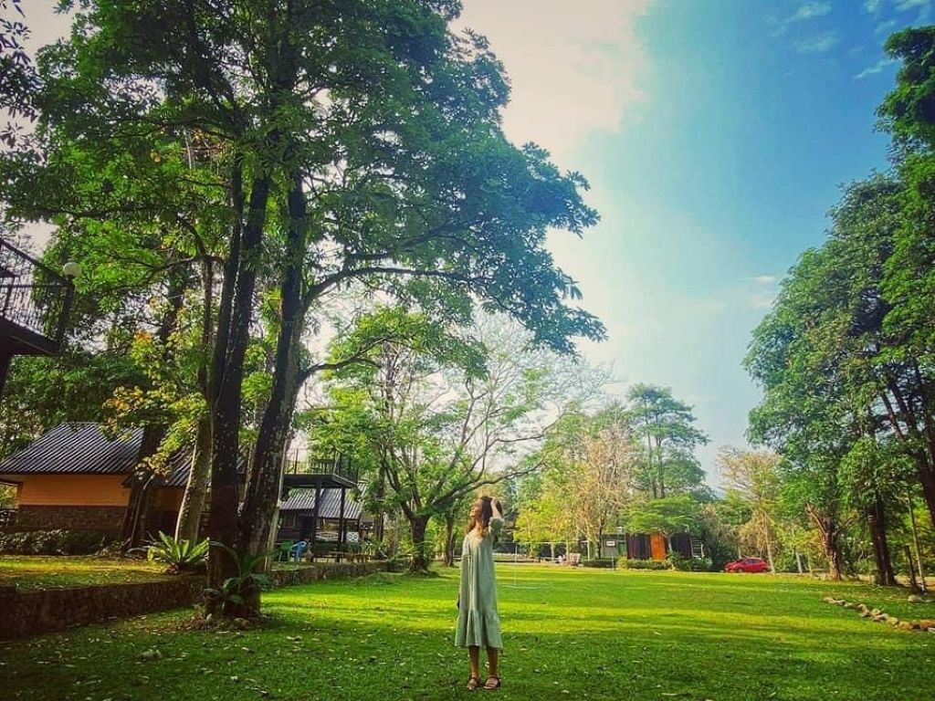 บ้านพักริมธารของ Rim Tan Resort มีลำธารไหลผ่านหน้าบ้าน