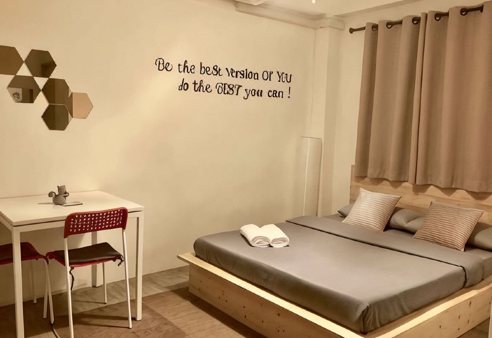 24 Poshtel Salaya