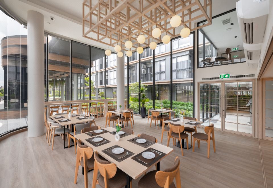 ห้องสไตล์ญี่ปุ่นและพื้นที่นั่งเล่นภายในห้องของ Salaya One ศาลายา