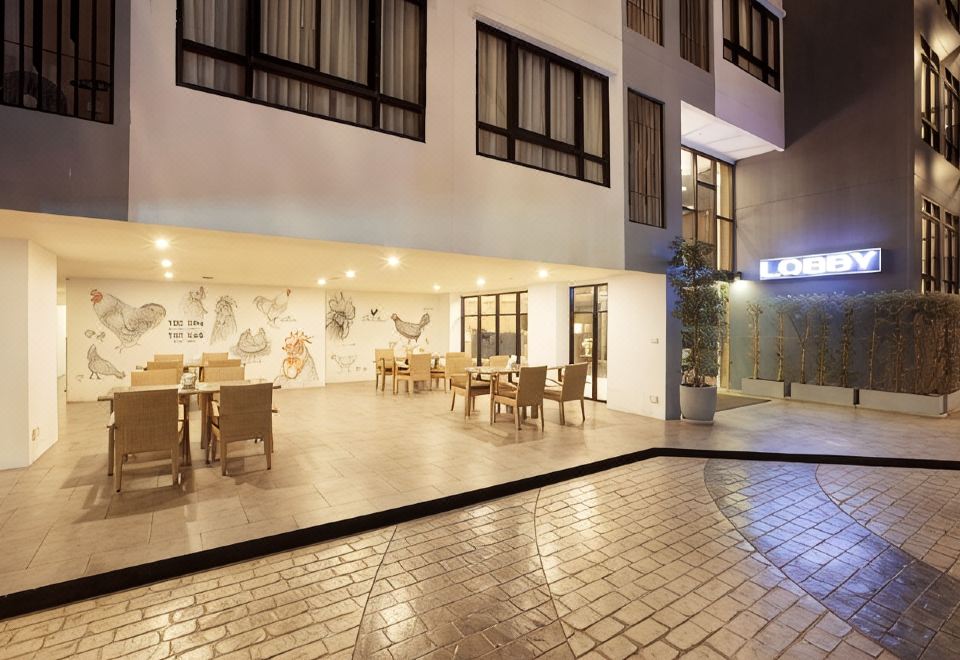 ห้องพักของ Xen Hotel นครปฐม เตียงใหญ่ ห้องกว้าง โทนสะอาดตา