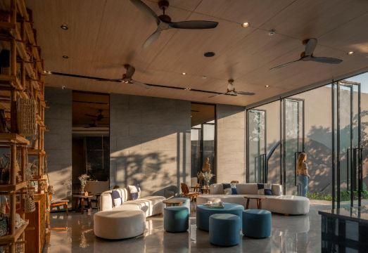 บรรยากาศย่านริมแม่น้ำโขงในตัวเมืองนครพนม ใกล้ที่พัก Khid Napping