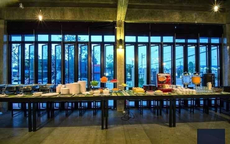 ห้องอาหารและบาร์ The River Bar ริมแม่น้ำโขงของ The River Hotel นครพนม