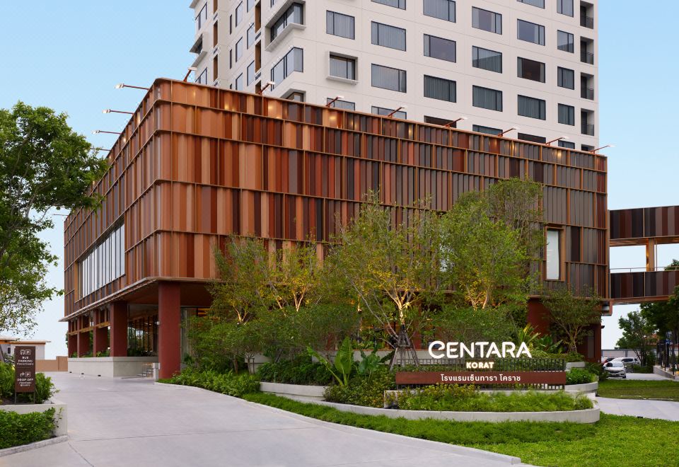 ห้องพักสไตล์ร่วมสมัยของ Centara Korat เตียงใหญ่ พื้นที่กว้าง